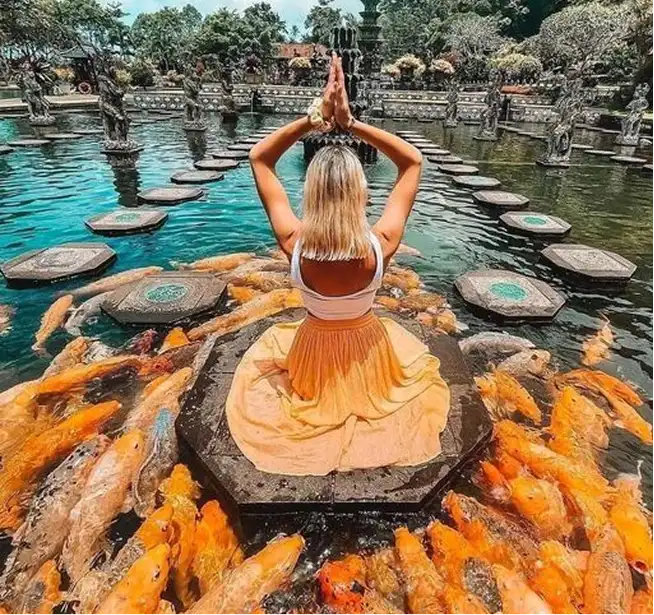 Iconic sunset over the Indian Ocean at Uluwatu Temple cliff, South Bali